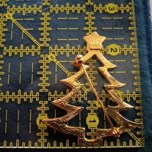 Vintage Christmas Tree Brooch - Picture 2 of 4